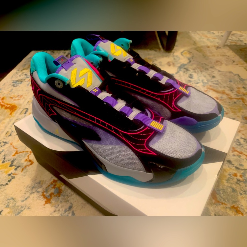 Jordan Luka 2 Basketball Shoes (Wolf Grey/Black/Hyper Jade/Speed Yellow)